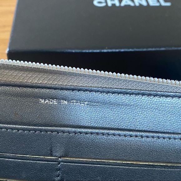 Chanel Camellia Zipped Wallet - Picture 5 of 11